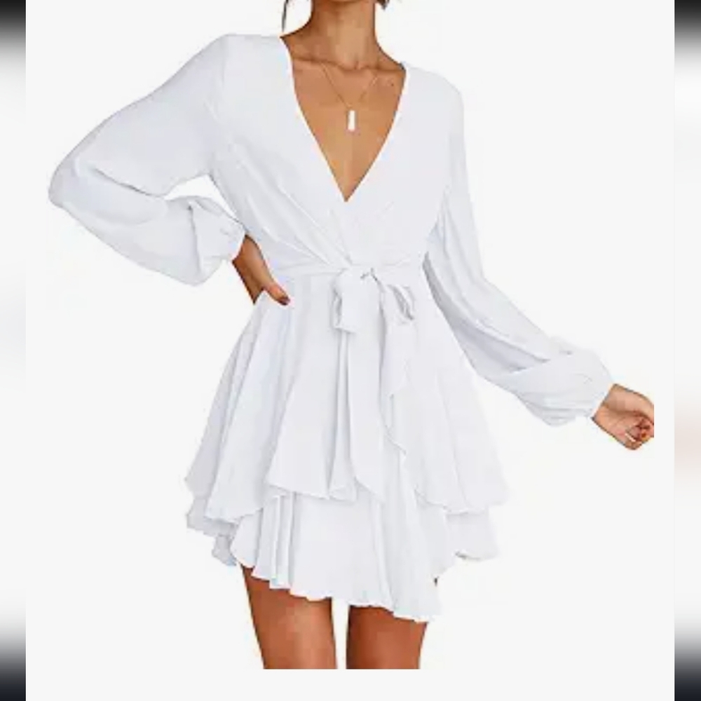 White flowy long sleeves V-neck Dress with belt.